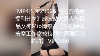 [MP4]STP24698 【两只小母狗】00后眼镜妹和姐妹一起，翘起美臀玻璃棒双洞齐插，一线天馒头肥穴，穿戴假屌骑乘操逼，年龄不大骚的很 VIP2209