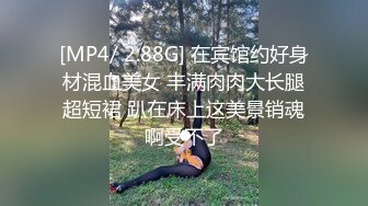 偷拍大神商场尾随偷拍几个美女裙底风光 身材颜值绝佳花裙白领蕾丝粉内勒出穴缝前面全是毛