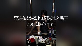 清纯嫩妹子穿着紫色情趣内衣，脱掉内裤给看屄屄特写，揉波波诱惑