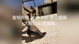 最新商城抄底偷窥二只美白股嘘嘘