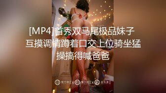 周末和闺蜜出来KTV唱歌，拉着男友进厕所吃鸡，晾着几个闺蜜在外面唱歌，这寻求刺激的方式也太猛了！