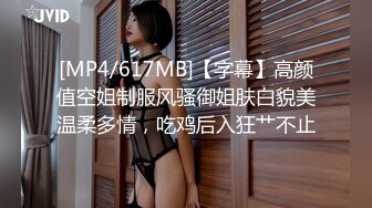 Stripchat站，淫荡骚女【qingqing】空姐制服诱惑，菊花骚穴双洞齐开，再加大黑牛，骑乘深插高潮喷水