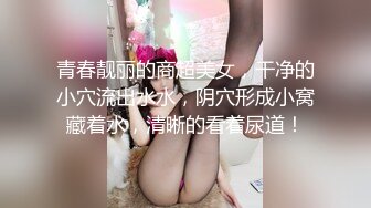 《爱情故事》网聊没多久的良家少妇，吃饱喝足再开始操，撩起衣服吸吮奶子，够骚激吻调情，转战床上激情爆操