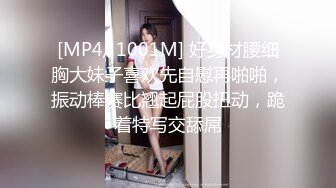 简易淋浴房板缝偷窥漂亮少妇洗香香