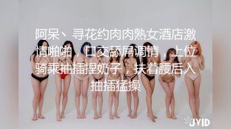 爆乳眼镜小美女 按着脑袋一顿插嘴 无毛小穴啪啪爆操 尿完尿继续猛干