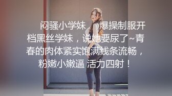 高颜值白皙妹子【童颜巨乳】全裸道具自慰，按摩器震动肥逼出水道具假屌骑乘，很是诱惑喜欢不要错过