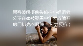 渣男趁着女友上班和女友的闺蜜在出租屋偷情这女的真是骚一边吃屌一边玩手机