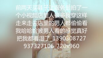 让女朋友穿上护士制服窗台操