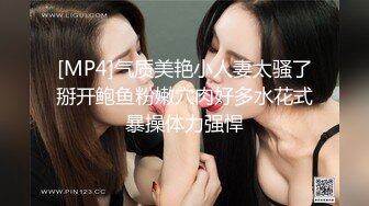 抖_音 34W 粉丝网红张晶滢，巨乳肥臀与金主大哥一 V 一 ，脸穴同框如母G般怼着镜头道具自慰 (2)