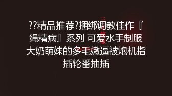 外表英气性感美女！连体开档黑丝！大屌炮友激情操逼，抓着JB认真舔，扛起双腿爆操站立后入