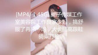 PMC-072-竟给自已戴绿帽叫男模一起操妻子.看老婆放声淫叫被干求饶-乔安