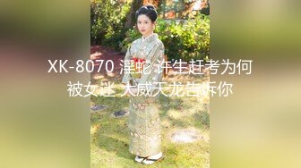 黑色渔夫帽萌萌哒美女带着帽子操逼，美腿牛仔裤还在自拍，深喉口交大屌，超近视角拍摄，进出抽插猛捅，操的美女很享受