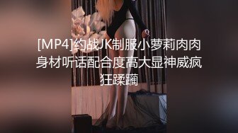 圣诞之夜双胞胎美妞，姐姐约会去了单人秀，眼镜双马尾超清纯，红色肚兜掰穴特写，换装诱惑翘起美臀