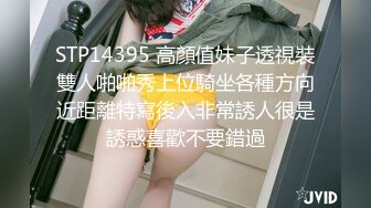 國產亂X倫大神-操18歲表妹-溫暖的小茓，野外掀起裙子撫摸，旁邊老太太全看到了