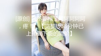 邻家妹妹型乖巧美女，难得露逼诱惑，撩起裙子没穿内裤，掰开粉嫩小穴，翘起美臀太诱人