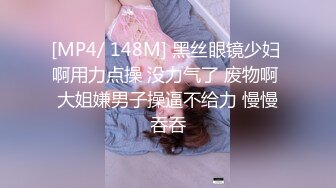 浪老师酒店健身房勾搭服务生(下) ,带回房间跟炮友一起3p