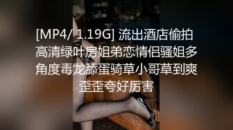 【精品泄密】偷拍多位漂亮的少妇洗澡 (1)