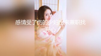 [MP4/ 975M] 平头哥网约花臂纹身外围美女，小骚货没穿内衣，扒掉裙子摸穴，换上黑丝撕裆翘起