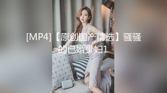 【快递站小妹】挑战取快递人前露出 跳蛋高潮娇喘 被人发现 (3)