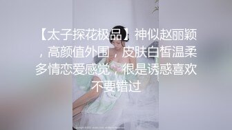 高颜值鲜肉做鸭狂操老娘们，还被光头大叔舌吻，真惨