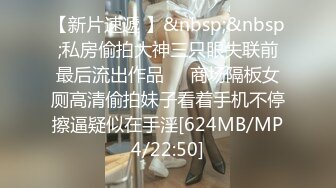 跟随偷窥跟小女友逛超市的眼镜JK美眉 搂搂抱抱好亲热 小屁屁小内内看光光