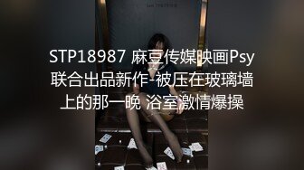 窒息的小鱼温柔的给小哥舔弄蛋蛋，让小哥按着头舔鸡巴深喉，压在身下揉着骚奶子无套爆草，浪叫呻吟射肚子上