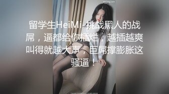 【女技师在按摩旁边小哥上来要操逼】给客人带上眼罩，旁边摸摸搞搞，掏出大屌吸吮，S型身材翘起美臀，后入爆操大声啪啪