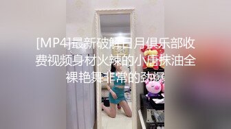 大奶妹急切的等着大鸡巴射她一嘴