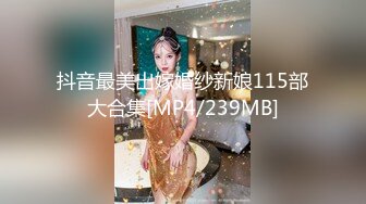 大专女厕全景偷拍众多的学妹前来嘘嘘各种美鲍轮番呈现3