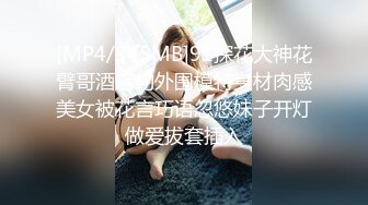 跟同事出差，美臀女白领的诱惑！床上窗前后入