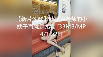 精选美女厕所TP白短袖牛仔裙美女嘘嘘