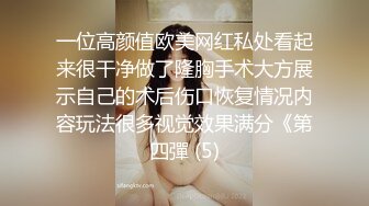 金发女孩手机看累了主动勾引男友拉开裤子拿出几把放嘴里就是吸硬了后入前插一顿操