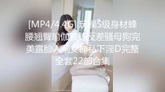 《黑客破解》无能老公只能摸着老婆的B过干瘾鸡巴就是硬不起来