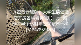 [MP4/ 1.78G] 两个骚女调教贱男，舔屌吃口水喝尿，肉丝美腿足交，骑在脸上舔逼