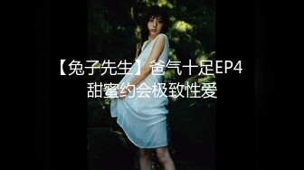 小小探花郎重金约到极品女神啪啪，温柔的舔弄大鸡巴