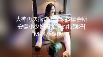 小BB可舒服了爸爸来操我，对白淫荡秀人网人气美女嫩模艾X青被土豪高价啪啪COS制服淫语不断叫声超骚