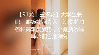 【OnlyFans】OF极品女神 Naomiii 付费福利，后备箱的专属礼物，打卡景点外拍，极品大屁股 26