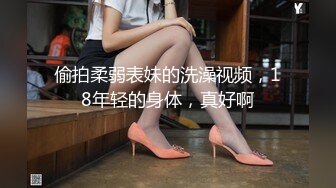 女友说不要拍，抓住女友的大波好有肉感，在干进女友的逼里热乎乎的