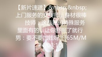 商场偷拍背带裙小美女粉嫩的BB