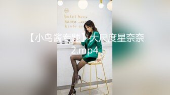 无毛逼风骚少妇露脸好骚坐在保险柜上按着大哥头让他舔逼，表情好骚浪叫呻吟，让大哥揉着骚奶子草嘴干骚逼