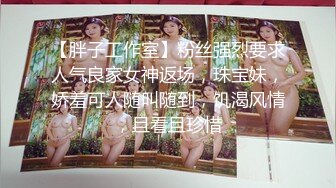 母乳风骚少妇露脸黑丝情趣给狼友挤奶喝，让大哥吃奶抠逼，疯狂草嘴深喉口交，无套爆草多体位蹂躏内射骚逼