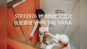 双女主调教男奴，淫声荡语不断跪地爬行舔弄骚穴，被玩鸡巴和屁眼，各种舔弄女主骚逼淫水好多让他吃干净