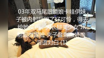 风骚的人妻美少妇露脸跟大哥激情啪啪，享受大哥18CM大鸡巴的无套爆草抽插，多体位蹂躏直接内射好骚啊