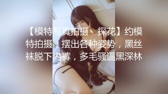 酒店小妹的3P教他怎么伺候男人，撸硬大鸡巴玩乳交深喉玩弄口活，特写骚逼给狼友看，后入草大屁股抗腿抽插