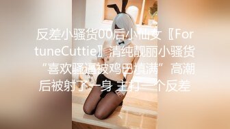 【新片速遞 】澡堂子偷拍美少妇后面抬起腿能看到B❤️洗澡的时候撅起来尿尿[804M/MP4/18:21]