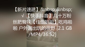 [MP4/ 175M] 骚货老婆巨无霸自慰，老公的小鸡巴已满足不了需求，老公手拿假屌帮忙插！