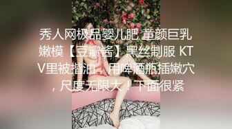 KTV厕所偷拍喝醉的美女趴在马桶上吐✿来个捡尸的屌丝男把她内裤脱了想上她